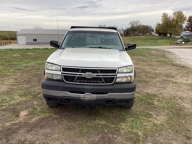 Image of Chevrolet 2500HD equipment image 1