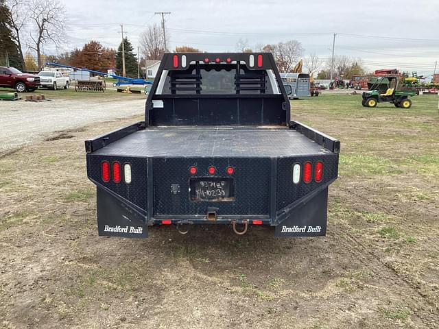 Image of Chevrolet 2500HD equipment image 3