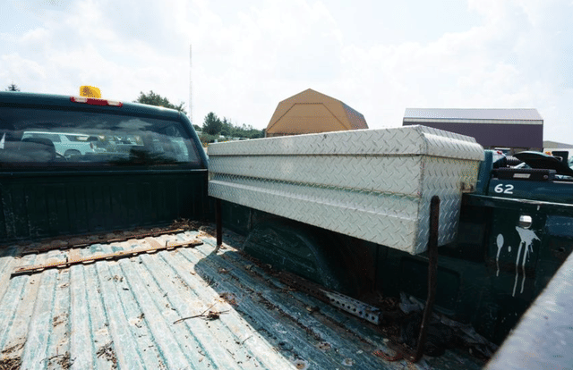 Image of Chevrolet 2500HD equipment image 4