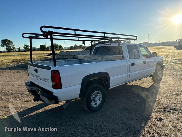 Image of Chevrolet 2500HD equipment image 4