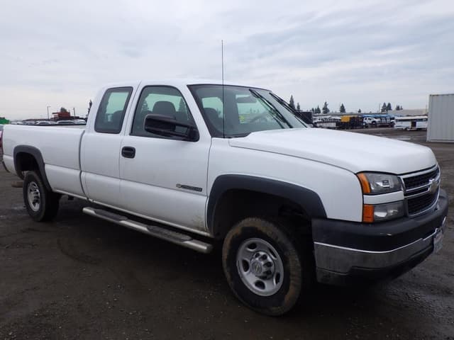 Image of Chevrolet 2500HD equipment image 1