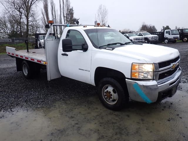 Image of Chevrolet 3500 equipment image 2