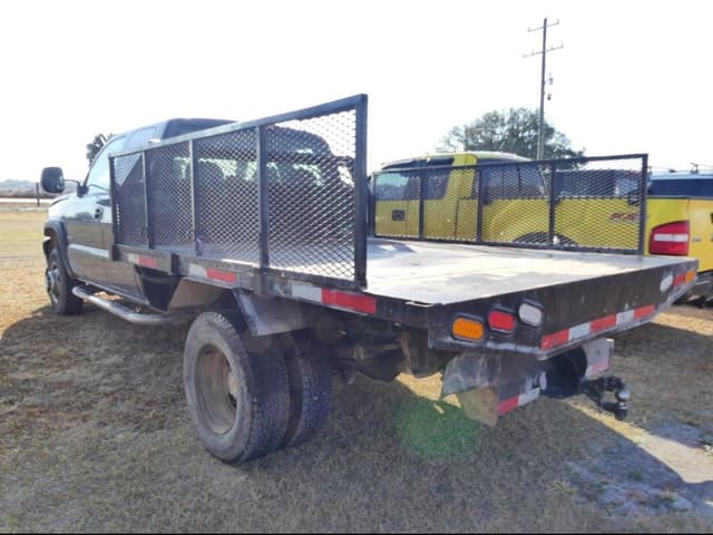 Image of Chevrolet 3500 equipment image 2