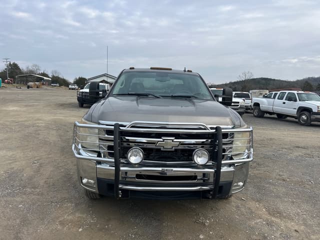 Image of Chevrolet 3500 equipment image 2