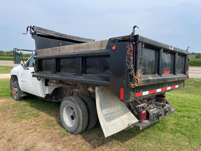 Image of Chevrolet 3500HD equipment image 3