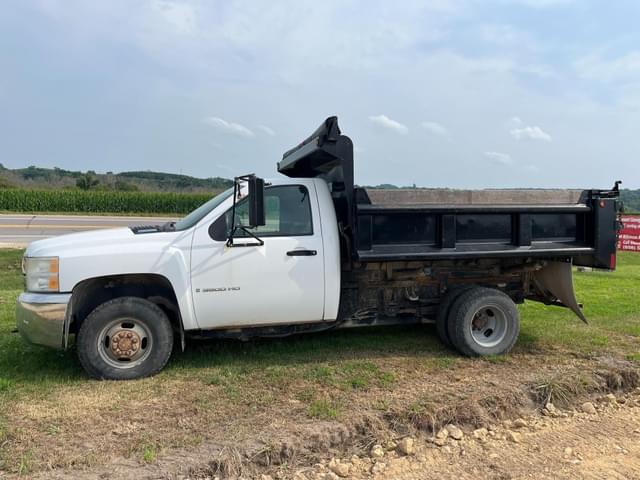 Image of Chevrolet 3500HD equipment image 2