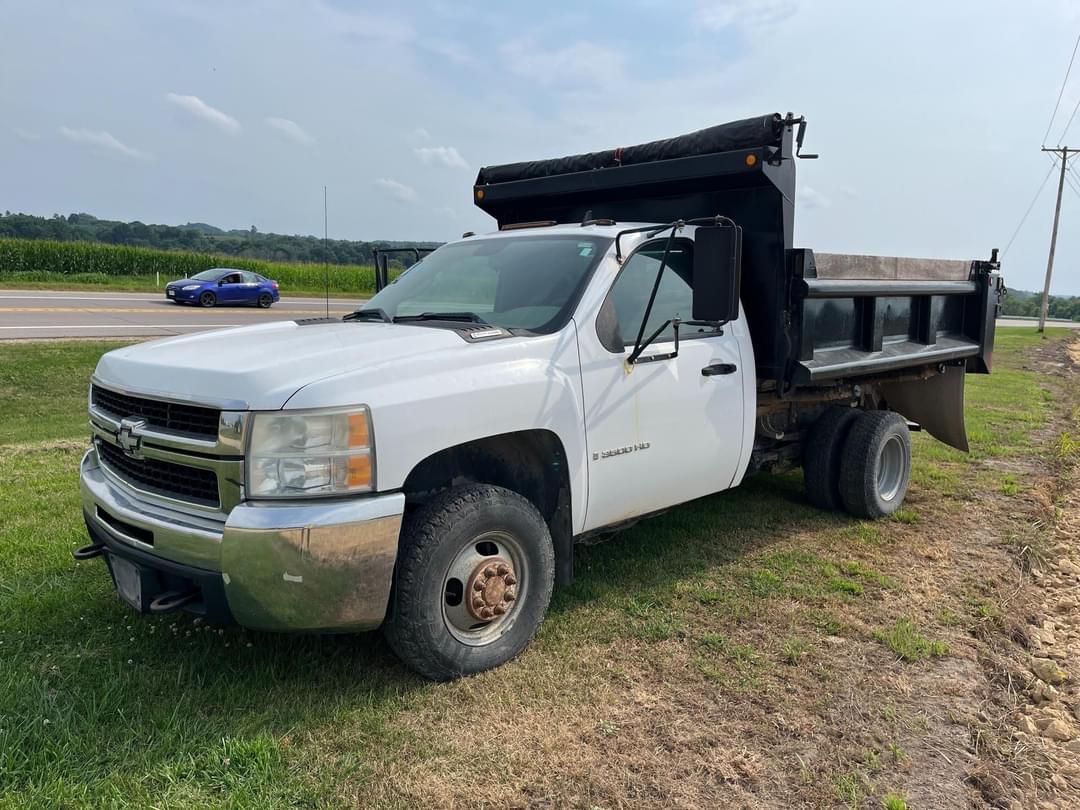 Image of Chevrolet 3500HD Primary image