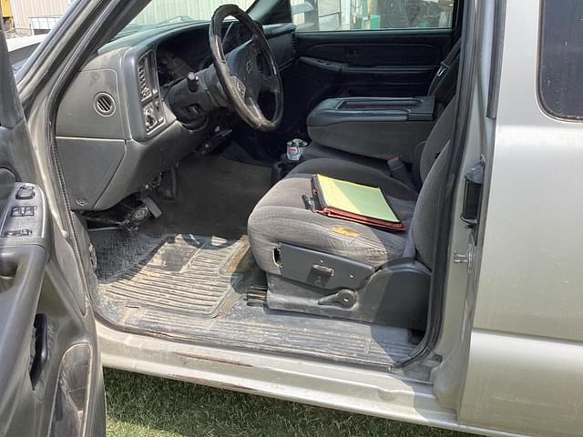 Image of Chevrolet 3500 equipment image 4