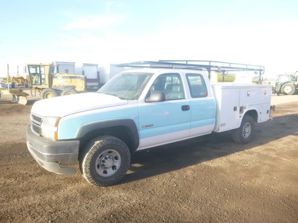 2007 Chevrolet 3500 Equipment Image0