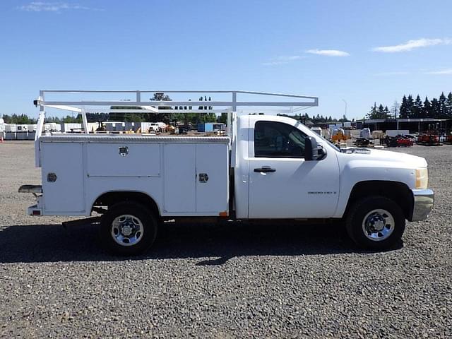 Image of Chevrolet 3500HD equipment image 2
