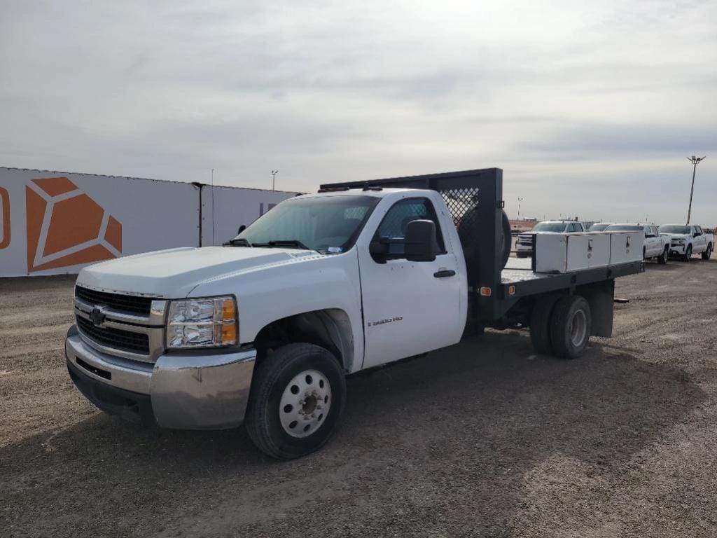 2007 Chevrolet 3500HD Equipment Image0