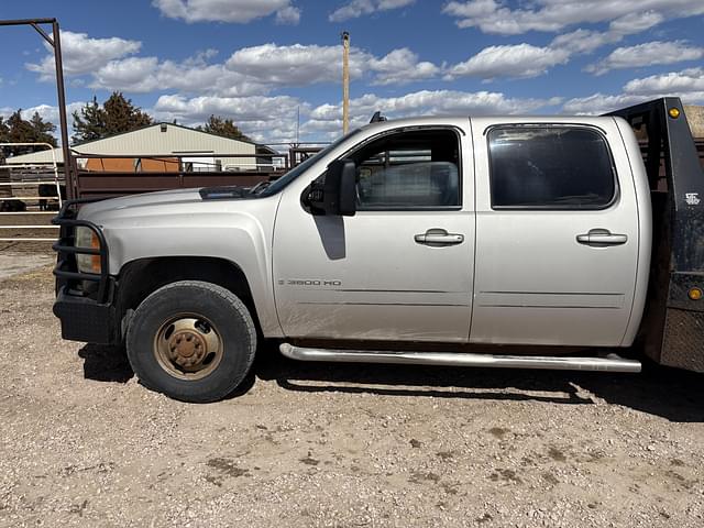 Image of Chevrolet 3500 equipment image 4