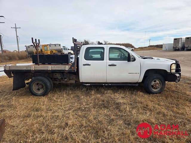Image of Chevrolet 3500 equipment image 2