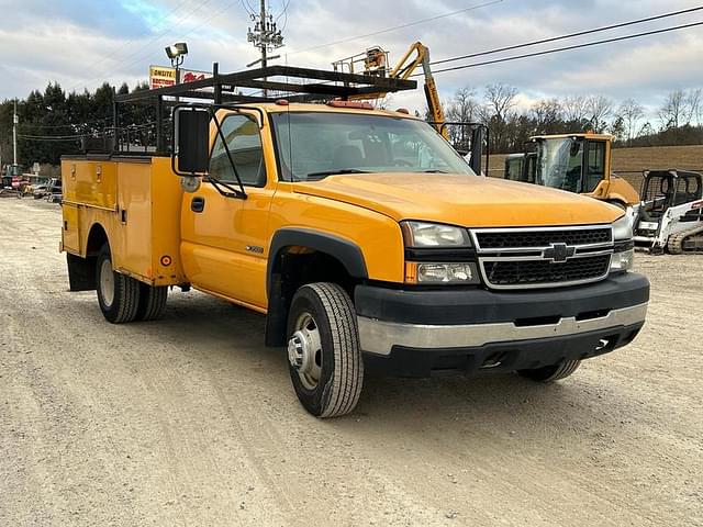 Image of Chevrolet 3500 equipment image 3