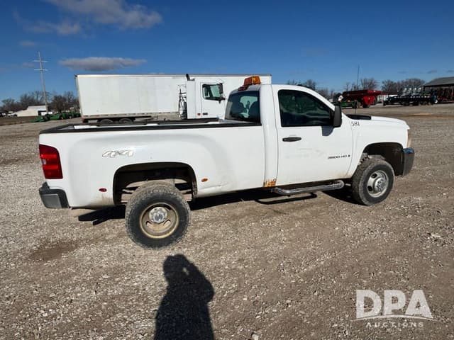 Image of Chevrolet 3500HD equipment image 3