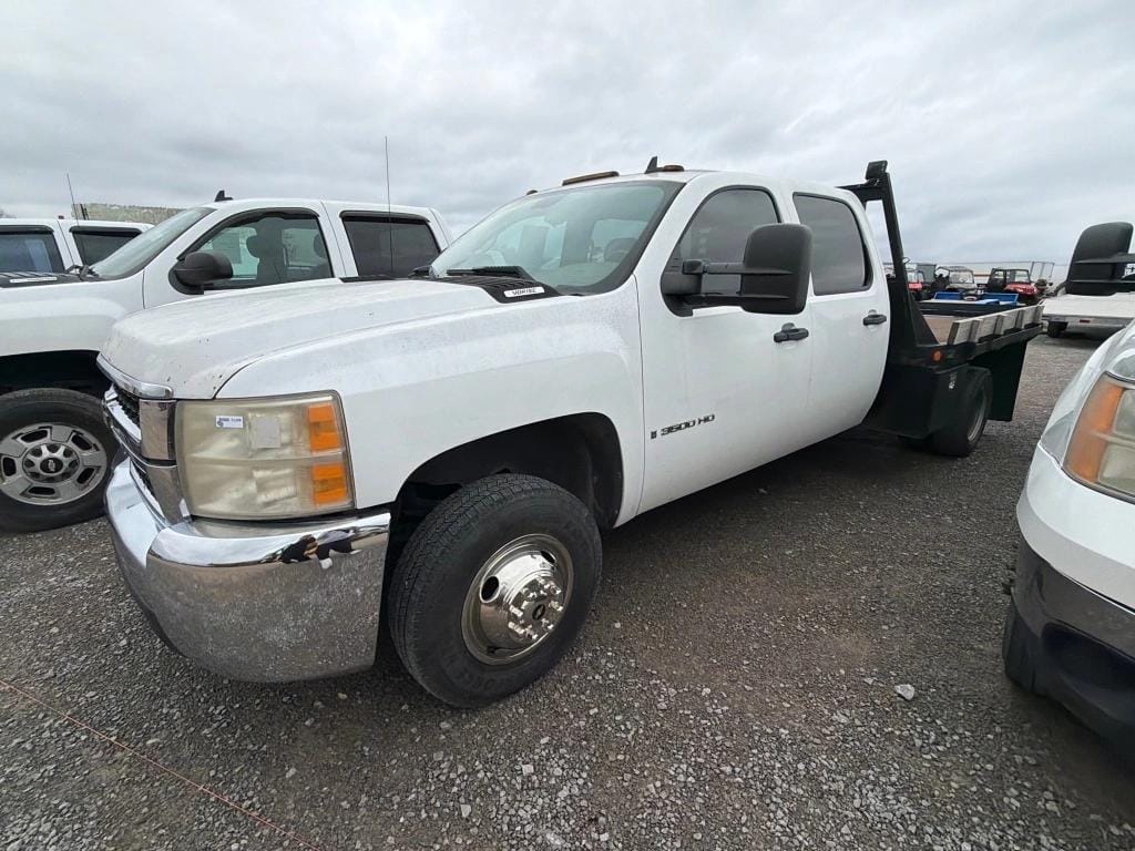 2007 Chevrolet 3500HD Equipment Image0
