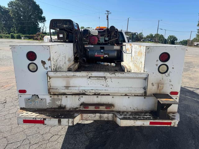 Image of Chevrolet 3500HD equipment image 3