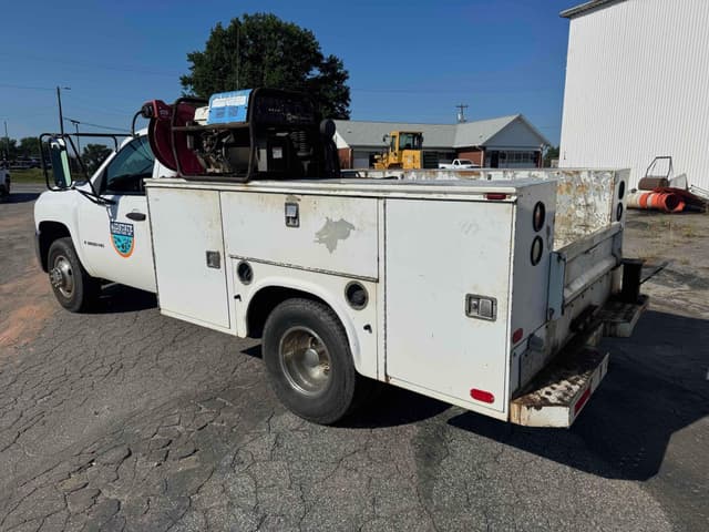 Image of Chevrolet 3500HD equipment image 2