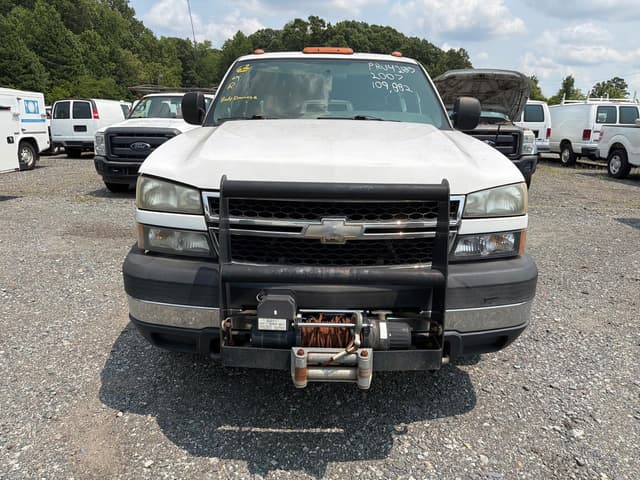Image of Chevrolet C/K 3500 equipment image 2