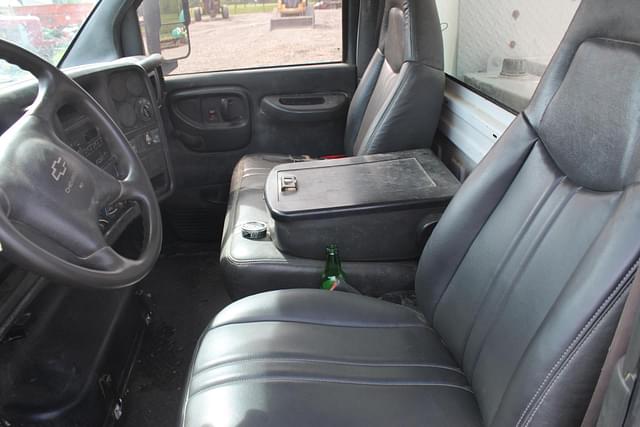 Image of Chevrolet C5500 equipment image 3