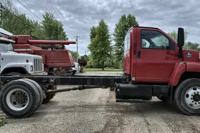 Image of Chevrolet C7500 equipment image 4