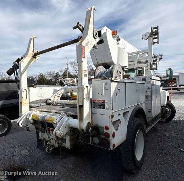 Image of Chevrolet C7500 equipment image 3