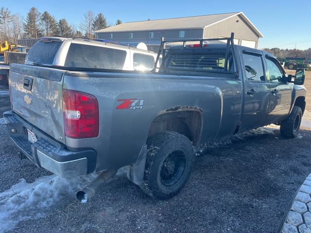 Image of Chevrolet 2500 equipment image 2