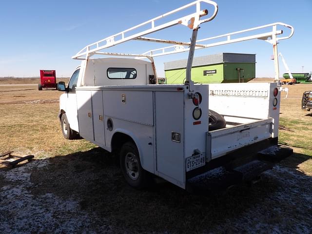 Image of Chevrolet 3500 Express equipment image 1