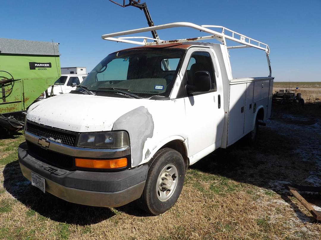 Image of Chevrolet 3500 Express Primary image