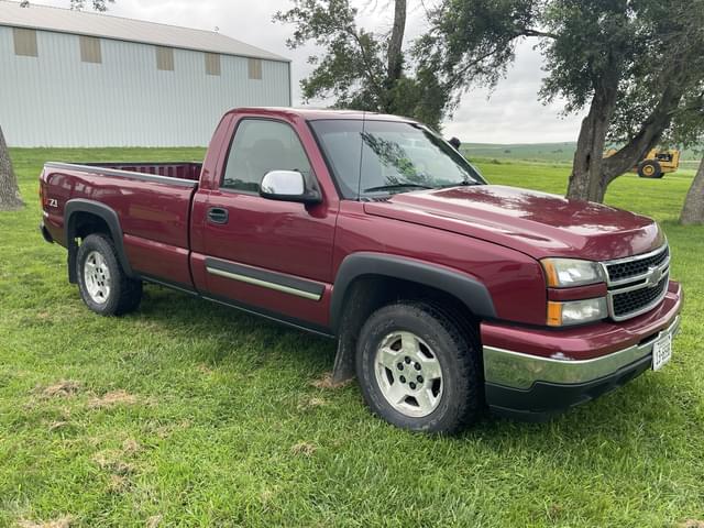 Image of Chevrolet 1500 equipment image 3