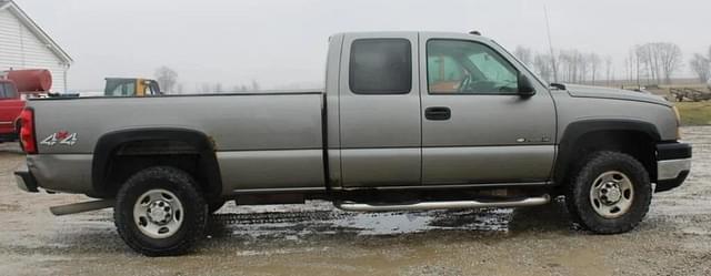 Image of Chevrolet 2500HD equipment image 1