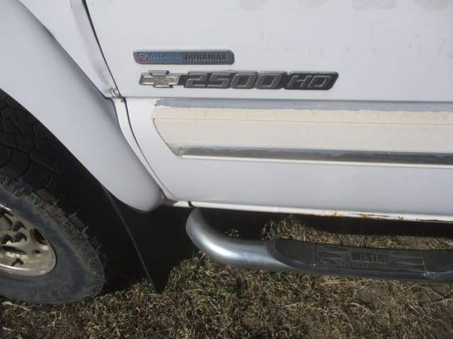 Image of Chevrolet 2500HD equipment image 2