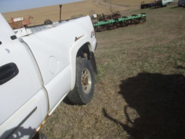 Image of Chevrolet 2500HD equipment image 1