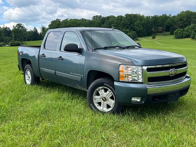 Image of Chevrolet Silverado equipment image 3