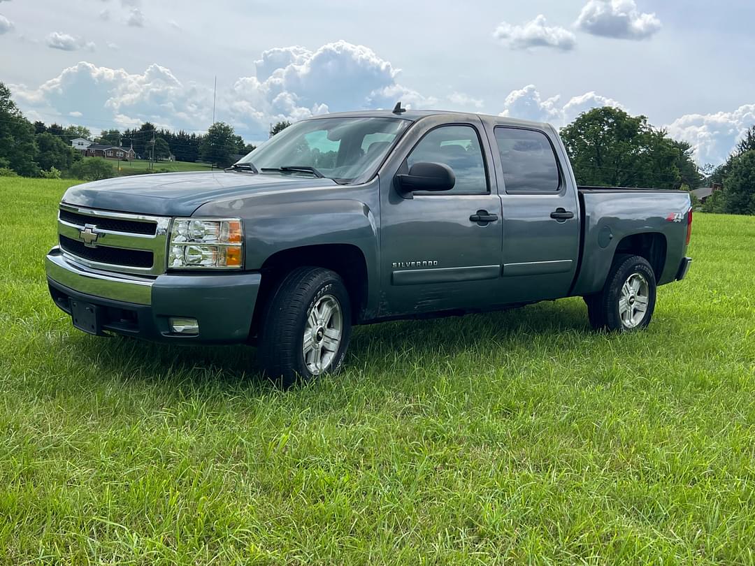 Image of Chevrolet Silverado Primary image