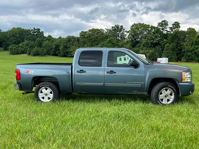 Image of Chevrolet Silverado equipment image 4