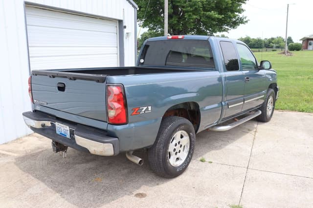 Image of Chevrolet 1500 equipment image 3