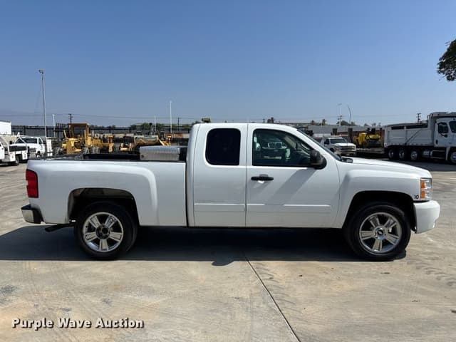 Image of Chevrolet 1500 equipment image 3