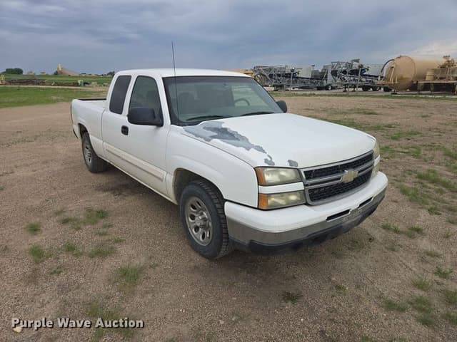 Image of Chevrolet 1500 equipment image 2