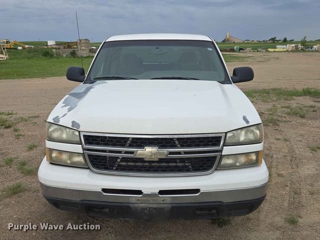 Image of Chevrolet 1500 equipment image 1