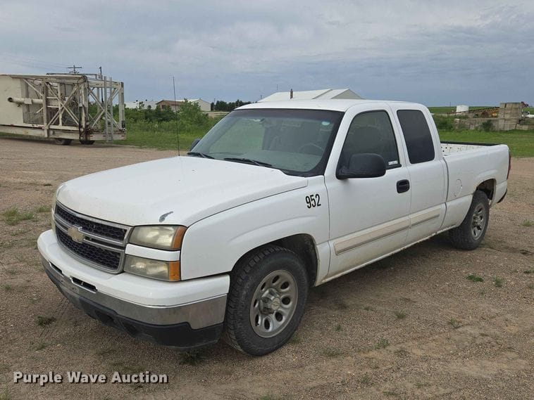 2007 Chevrolet 1500 Equipment Image0
