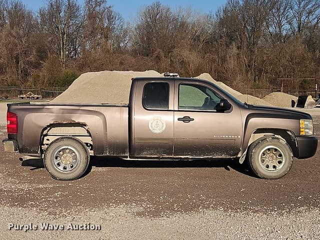 Image of Chevrolet 1500 equipment image 3