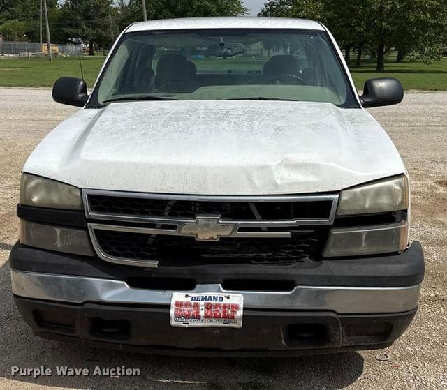 Image of Chevrolet 1500 equipment image 1