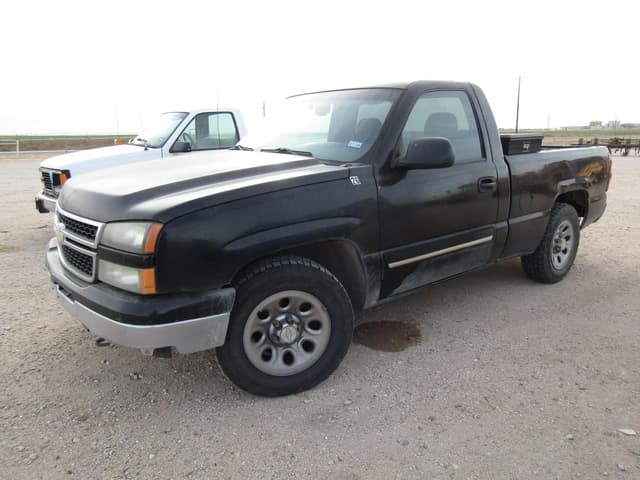 Image of Chevrolet 1500 equipment image 3