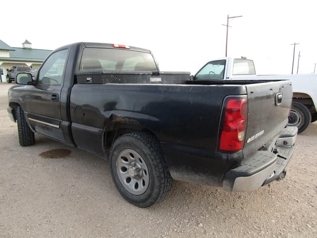 Image of Chevrolet 1500 equipment image 4