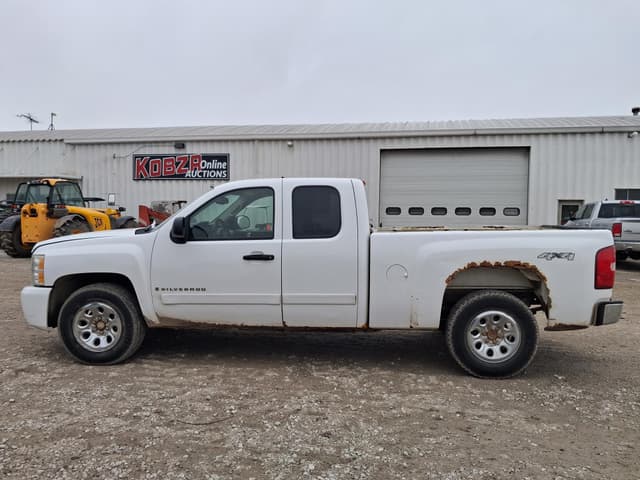 Image of Chevrolet 1500 equipment image 1