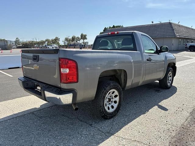 Image of Chevrolet Silverado equipment image 2