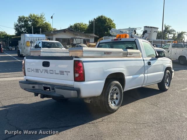 Image of Chevrolet 1500 equipment image 3
