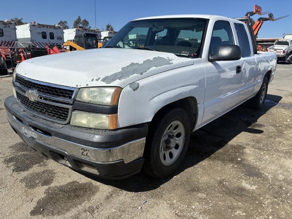 2007 Chevrolet Silverado Equipment Image0