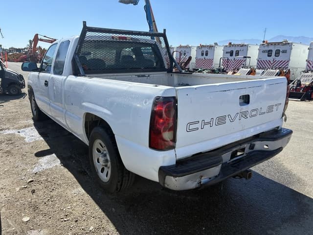 Image of Chevrolet Silverado equipment image 3